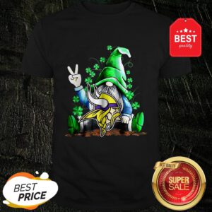 Nice Lucky Gnomes Hug Minnesota Vikings St Patrick’s Day Shirt