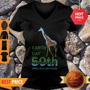 Nice Giraffe Earth Day 50th Anniversary April 22nd 1970 2020 V-Neck