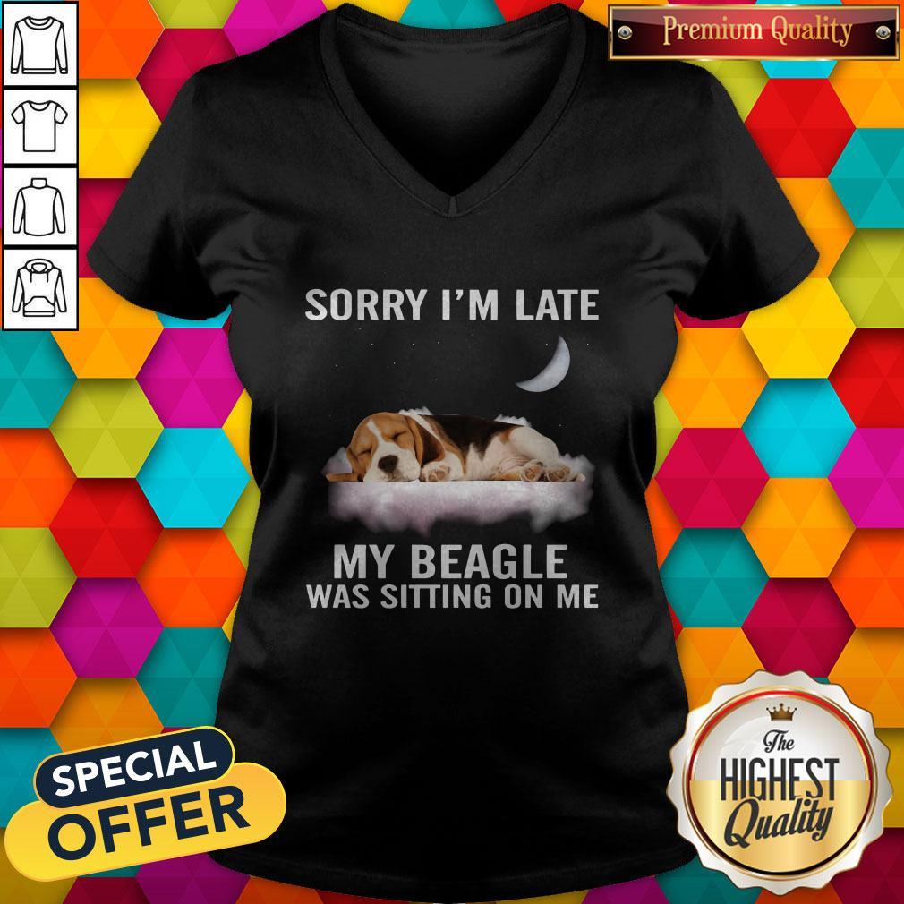 Funny Sorry I’m Late My Beagle Was Sitting On Me V-neck Funny Sorry I’m Late My Beagle Was Sitting On Me V-neck