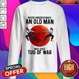 Good Never Underestimate An Old Man Who Loves Tug Of War Sunset Sweatshirt