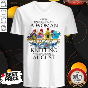 Pro Chickens Never Underestimate A Woman Who Loves Knitting And Was Born In August V-neck