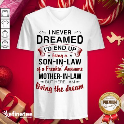 Awesome I Never Dreamed I’d End Up Being A Son In Law Mother In Law V-neck - Design By Refinetee.com