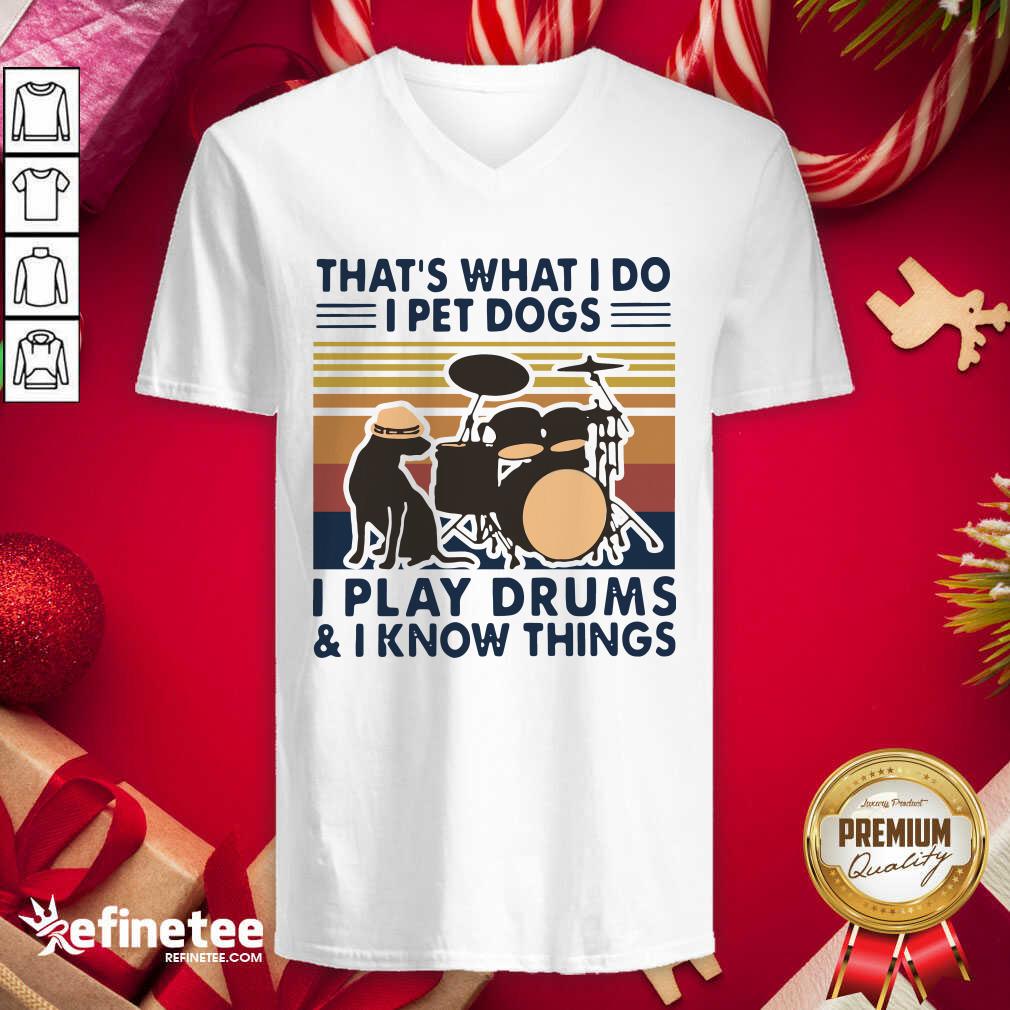 Excellent That’s What I Do I Pet Dogs I Play Drums And I Know Things Vintage Retro V-neck - Design By Refinetee.com That’s What I Do I Pet Dogs I Play Drums And I Know Things Vintage Retro V-neck - Design By Refinetee.com