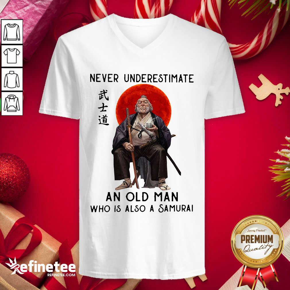 Lovely Never Underestimate An Old Man Who Is Also A Samurai V-neck - Design By Refinetee.com Never Underestimate An Old Man Who Is Also A Samurai V-neck - Design By Refinetee.com