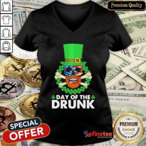 Attractive Skull Face Mask American Flag Day Of The Drunk V-neck - Design By Refinetee.com