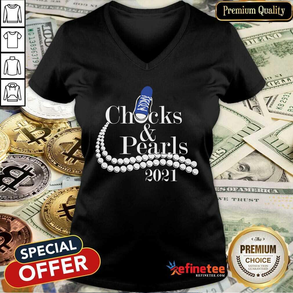 Happy Pearls Blue Sneakers Checks And Pearls 2021 V-neck Happy Pearls Blue Sneakers Checks And Pearls 2021 V-neck