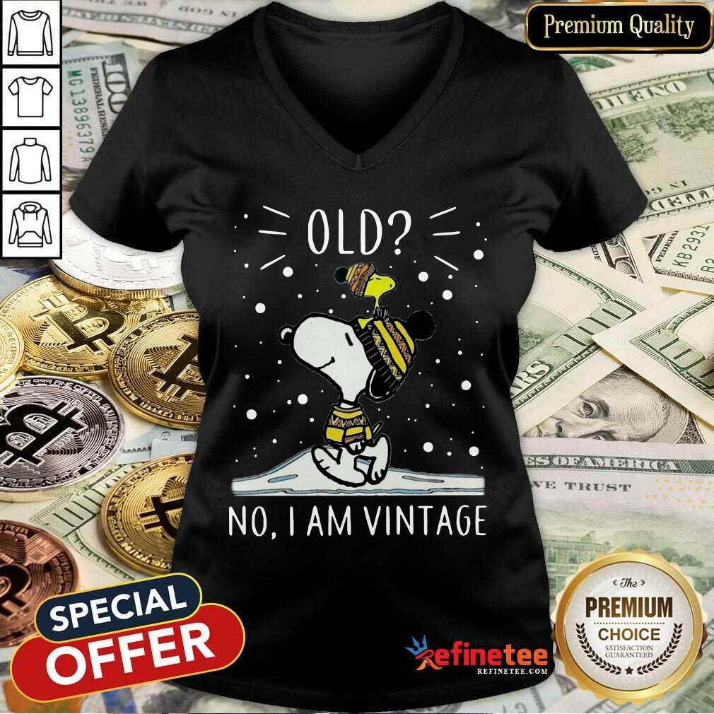 Top Snoopy And Woodstock Old No I Am Vintage V-neck - Design By Refinetee.com Snoopy And Woodstock Old No I Am Vintage V-neck - Design By Refinetee.com