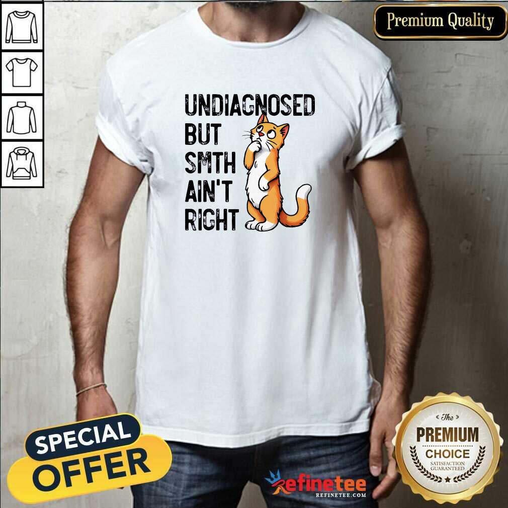 Funny Undiagnosed But Something Ain't Right Funny Cat Saying Meme T-Shirt