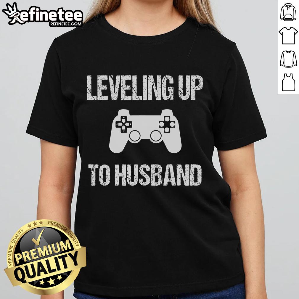 Engagement tee for video game lovers featuring a stylish design perfect for ladies celebrating their gamer groom.