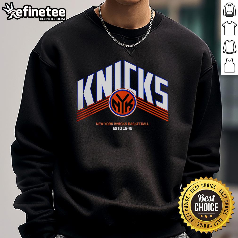 Vintage New York Knicks sweatshirt established 1946, featuring official NYK logo and classic sports design.