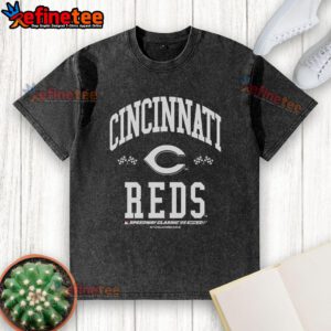 Premium Cincinnati Reds 2025 MLB Speedway Classic Flag Arch Washed T-Shirt featuring vibrant team colors and logo design.
