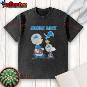 Premium Peanuts Snoopy and Charlie Brown X Detroit Lions football washed t-shirt featuring iconic characters and team logo.
