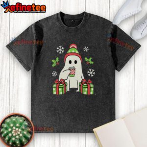 Happy Christmas Ghost washed t-shirt featuring a festive ghost design, perfect for holiday celebrations and casual wear.