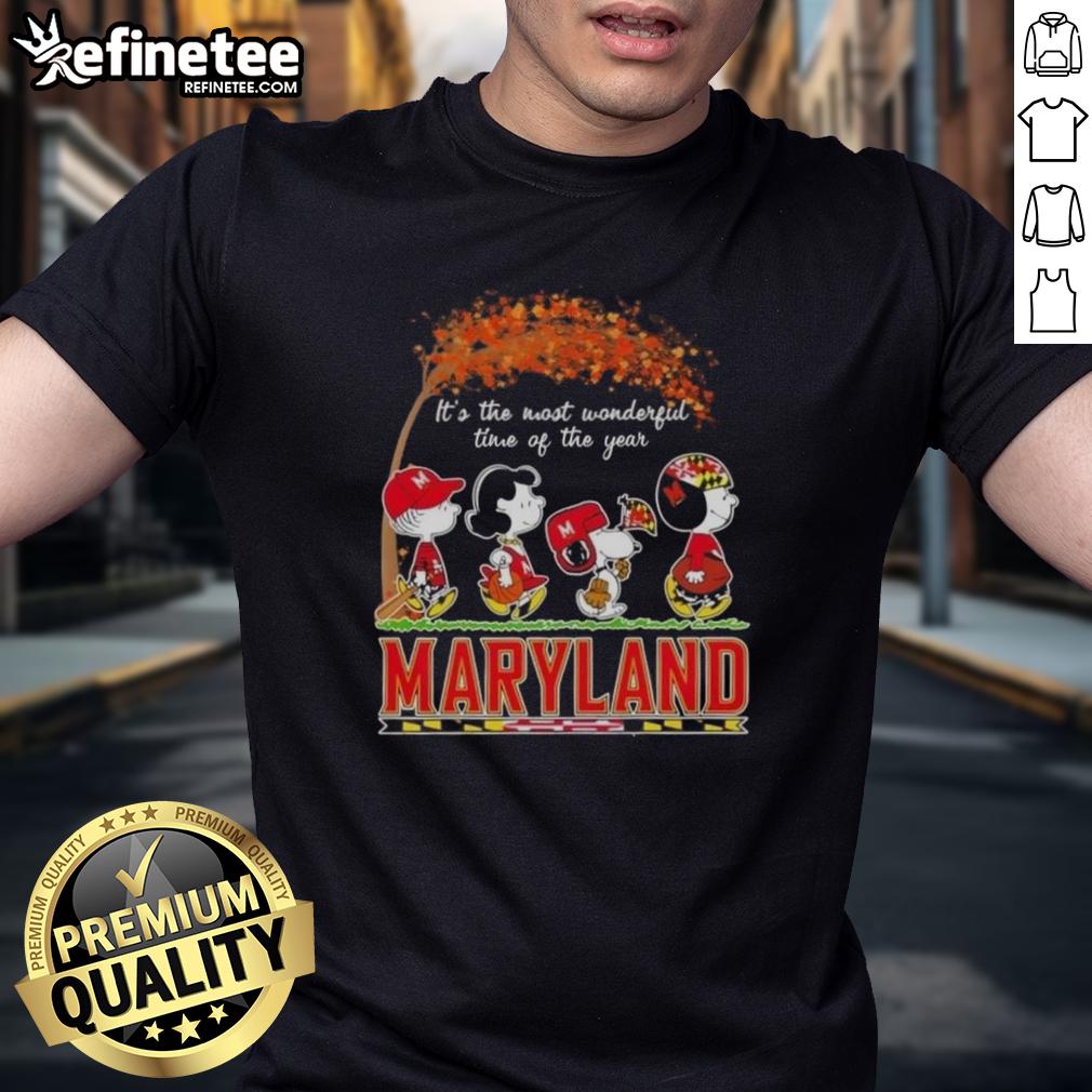 Premium Maryland Terrapins X Peanuts Snoopy T-shirt for autumn featuring Snoopy and friends, celebrating the season.