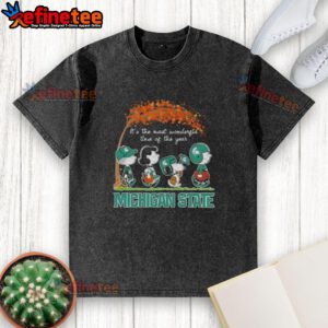 Premium Michigan State Spartans X Peanuts Snoopy and Friends autumn washed t-shirt showcasing festive fall designs.