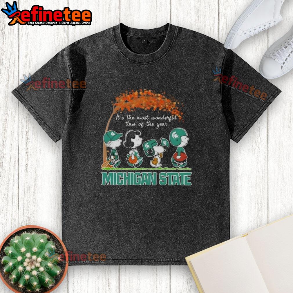 Premium Michigan State Spartans X Peanuts Snoopy and Friends autumn washed t-shirt showcasing festive fall designs.