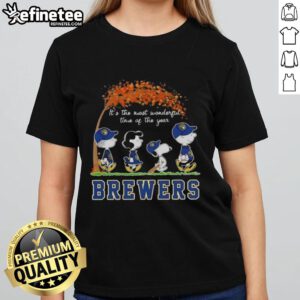 Premium Milwaukee Brewers X Peanuts Snoopy autumn tee for women celebrating the most wonderful time of the year.