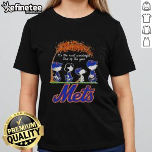 Premium New York Mets X Peanuts Snoopy and Friends autumn tee for women, celebrating the most wonderful time of the year.